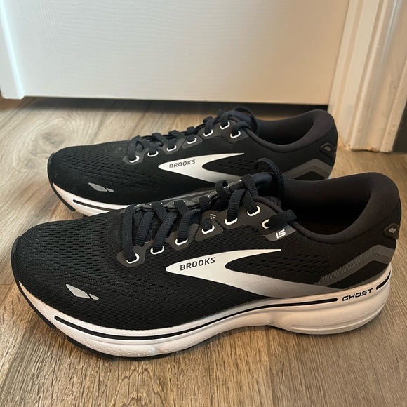 Brooks Ghost 15 Women’s Black and White Walking Running Shoes -size 8.5 - Picture 3 of 12